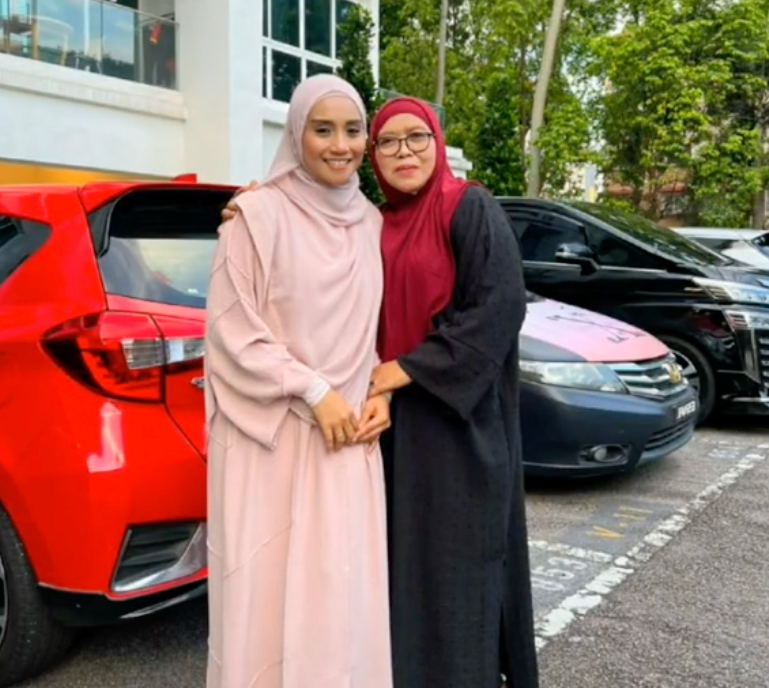 Muat Naik Foto Bersama Wan Sharmila, Ibu Shuib Tulis Caption Bagi Hint? – ‘Biar Gambar Berbicara’ 2